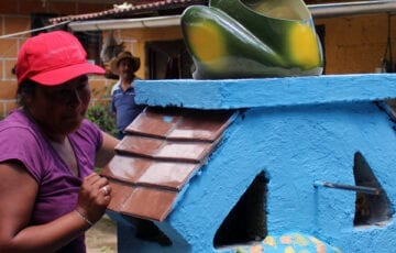 Desarrollo comunitario y ecotecnias En 20 años de trabajo, hemos apoyado a 4,300 familias con el paquete de ecotecnias de sistema de captación de agua pluvial, sanitario seco, huerto de traspatio y estufa ahorradora.